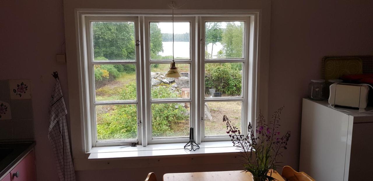 Stroenhult Farmhouse By The Lake Stronhult Exterior photo